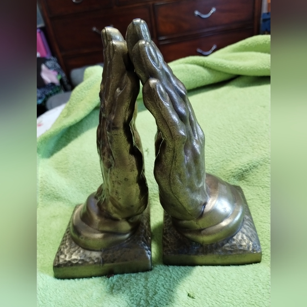VTG Gold Bronze Praying Hands, Book End,  New Jersey Made In The USA!!